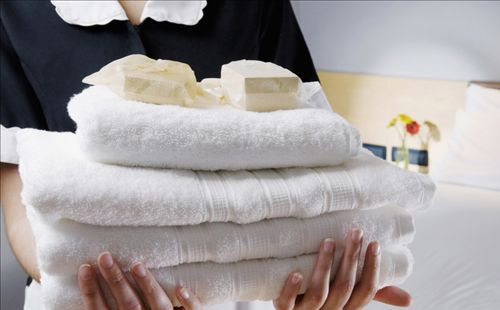 酒店毛巾为什么用段时间会变黄，怎么解决？
