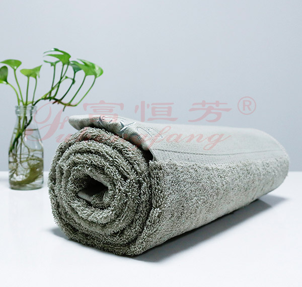 16S螺旋平纹缎浴巾灰色绣花
